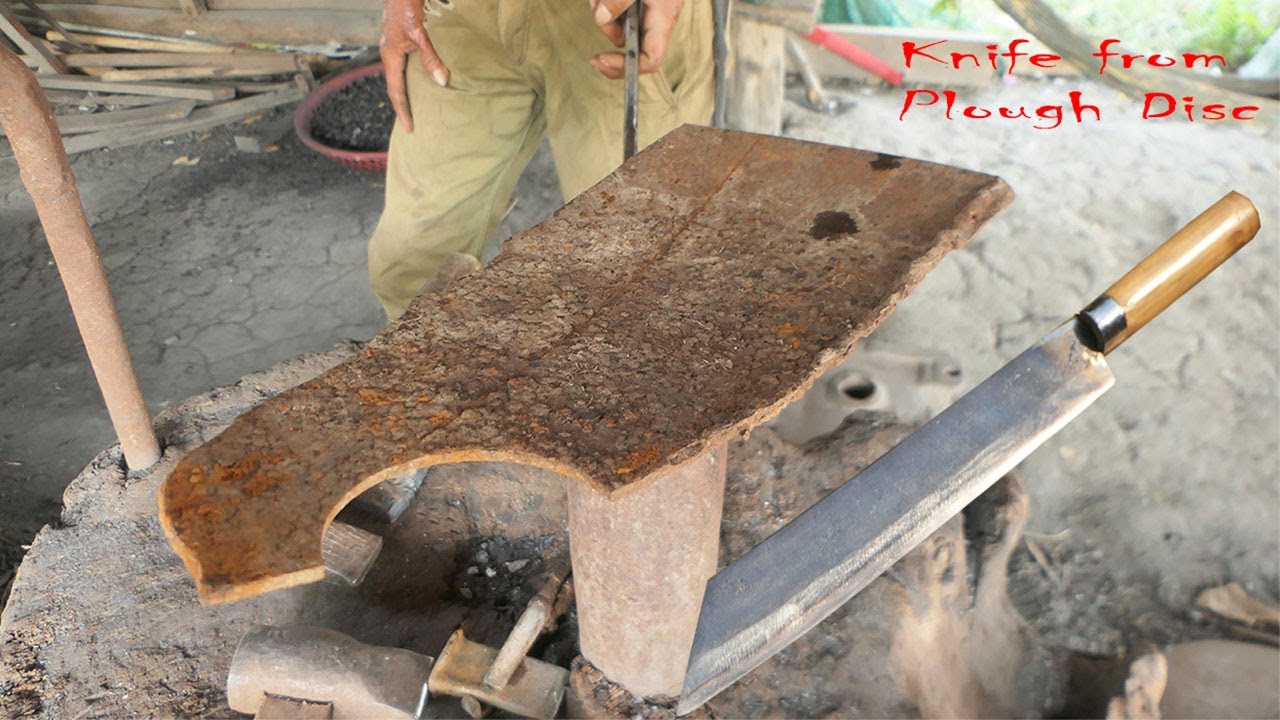 Blacksmith's Secret: Crafting a Deadly Machete From Rusty Disc Plough at Home?