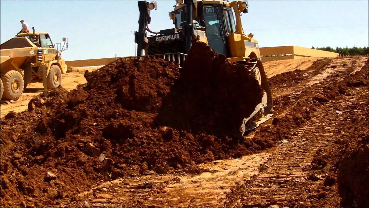 CAT D8T BULLDOZER PUSHING DOWNHILL