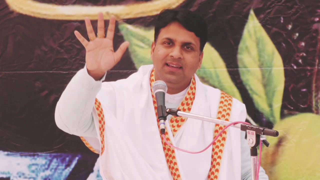 33. हमें जो दिखता है वह माया है जो दिखता नहीं माया के बीच में समाया है वो ही परमात्मा है ।।