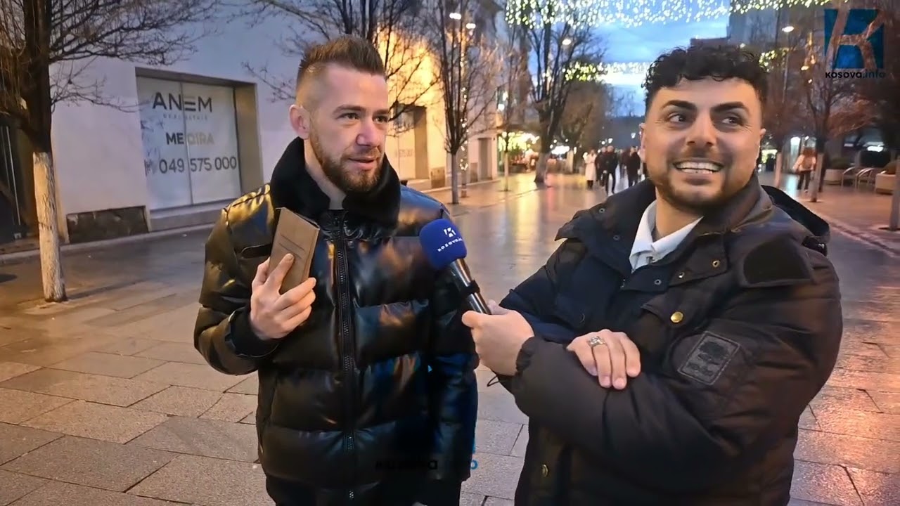Çfarë ngrihet dhe nuk ulet, çdo njeriut i ngrihet, por nuk i ulet kurrë?