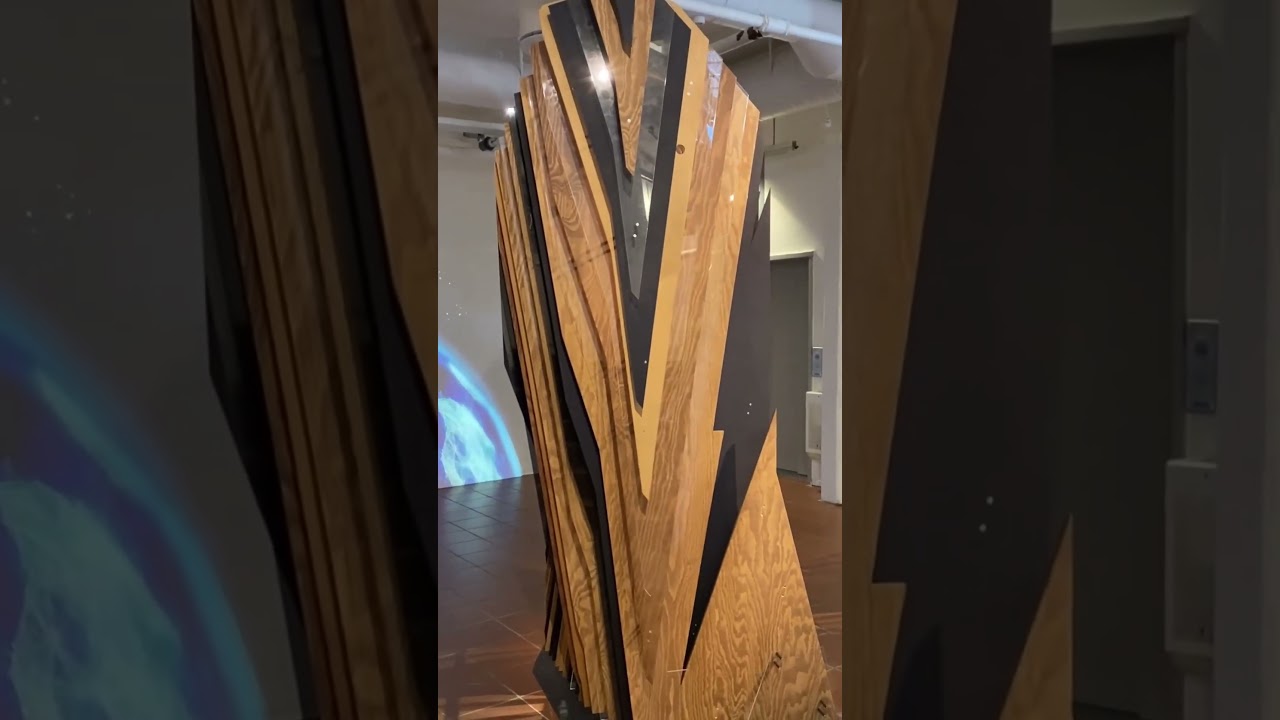 Fanget i fremtiden: En dampmaskin i kunstform 😲🌀