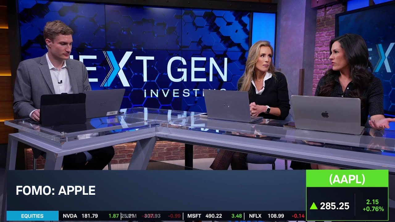 Former GOOGL Gemini Engineer Heads AAPL A.I. Amid Lagging Position