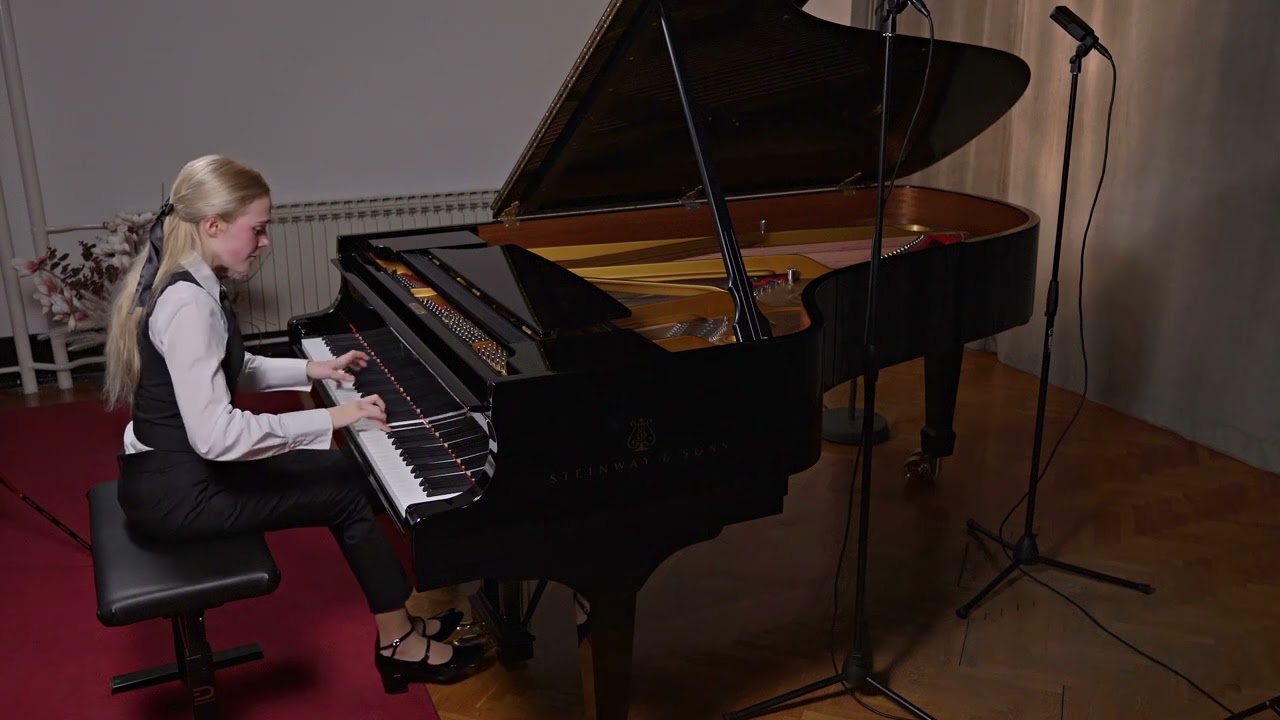 Mia Pečnik, Beethoven, Rondo a capriccio op 129, Sonata op 53