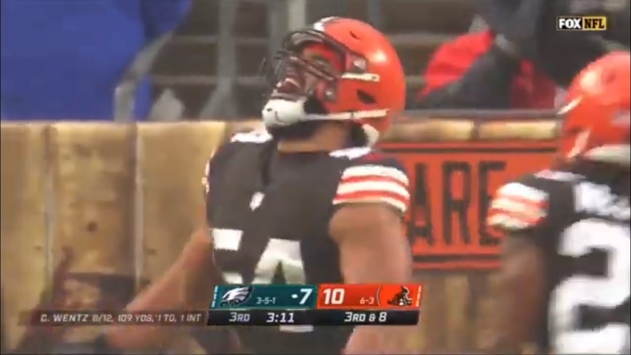 Olivier Vernon Sacks Carson Wentz for a Safety! Browns vs Eagles
