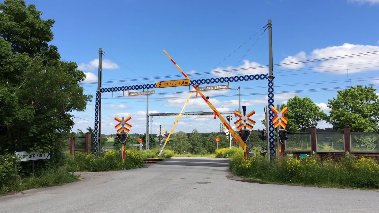Järnvägsövergång Bergsbrunna / Swedish railroad crossing