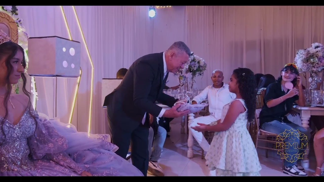 Con orgullo y emoción presento mis quince primaveras 🌹