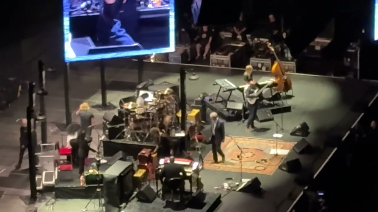 Slow Hand arrives on stage at MSG 9/19/2025