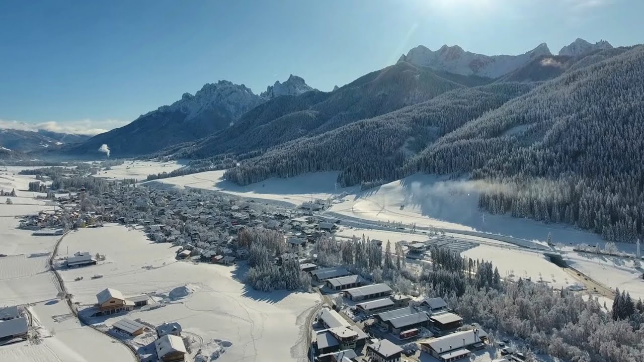 Villabassa con tantissima neve, nelle Dolomiti | Niederdorf voller Schnee in den Dolomiten