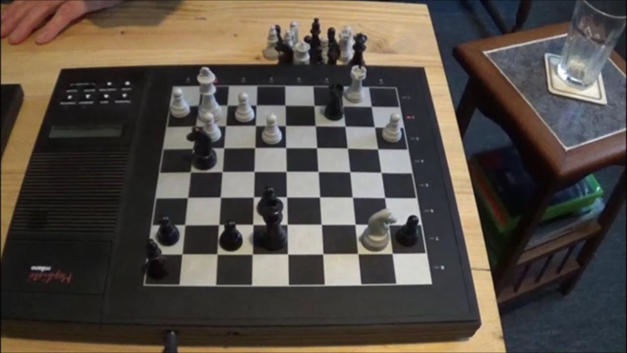 Mephisto Milano vs. Master Chess Unter Druck