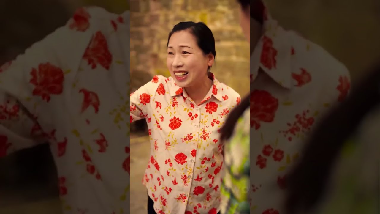 Linh thảo may mắn chuyển kiếp vào một nhà bần hàn, cho cả nhà ăn ngon mặc đẹp