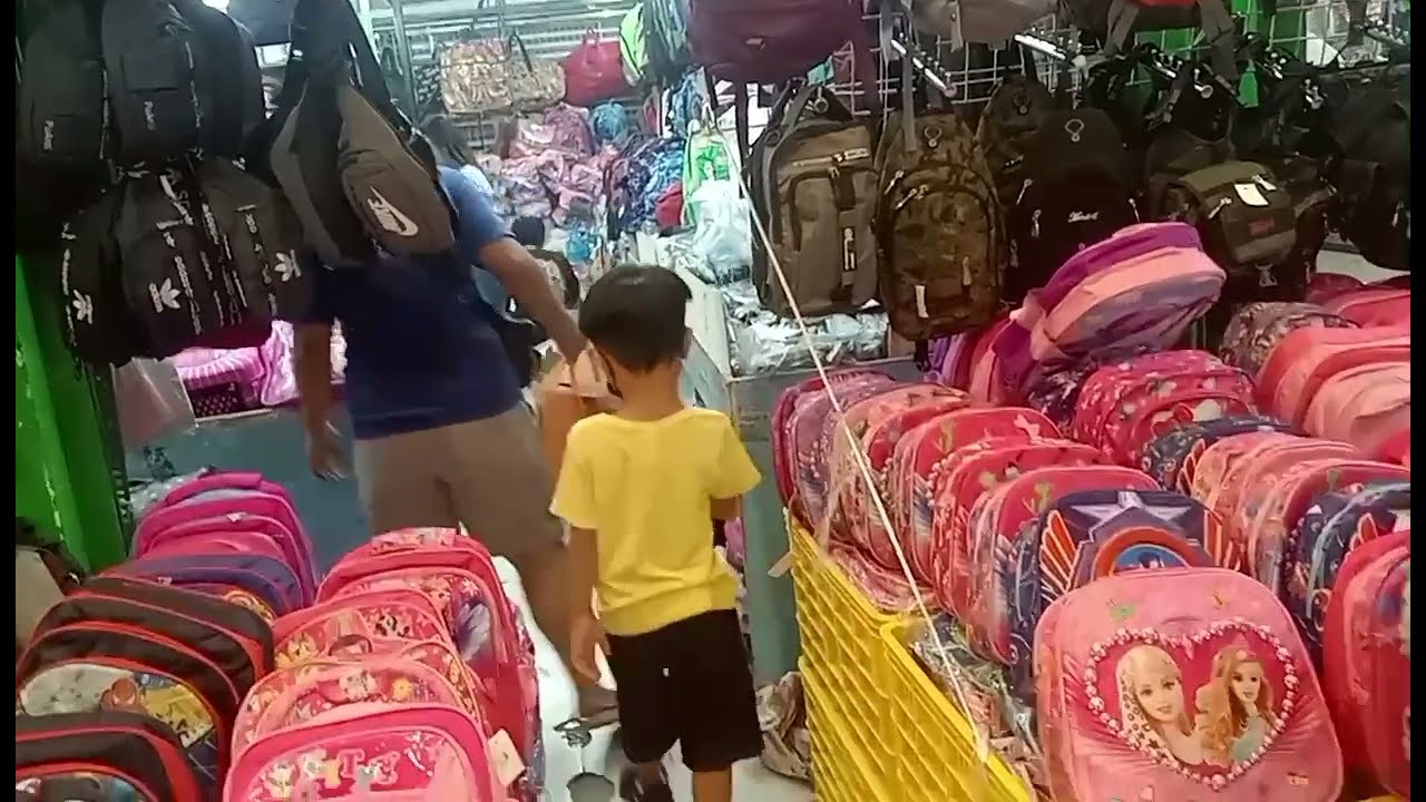 @Divisoria Mall buying bags for kids schooling
