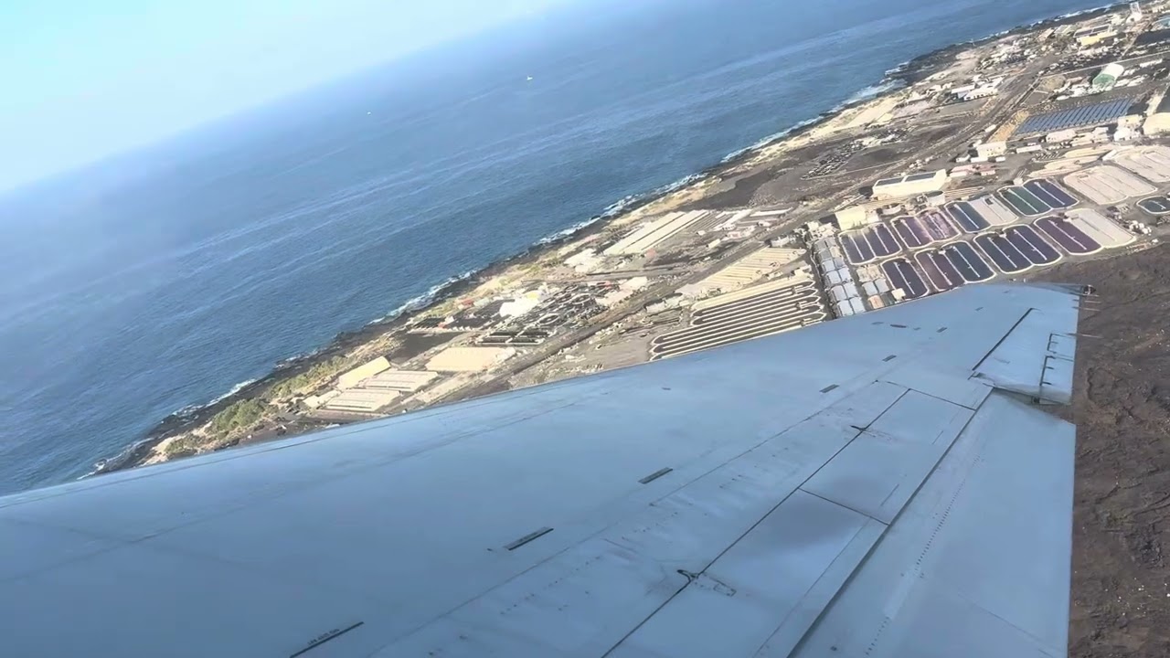 Hawaiian Boeing 717-200 takeoff from Kona Airport!