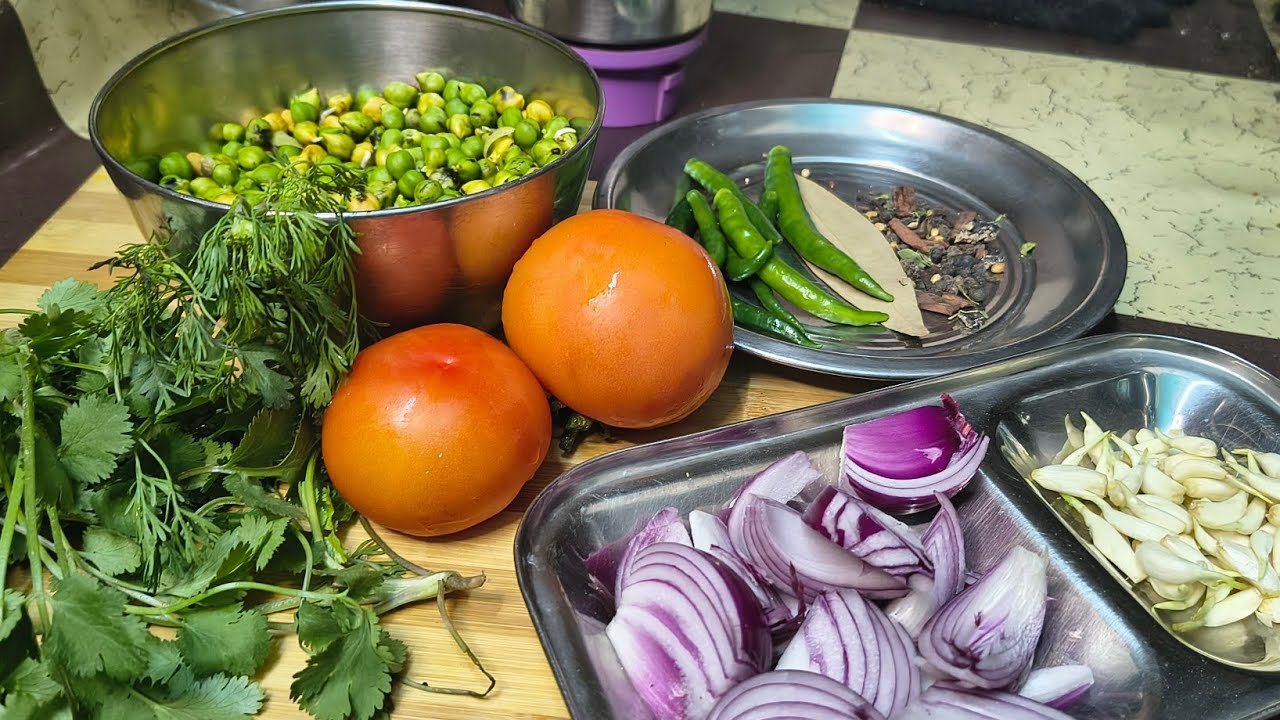 हरे चने के निमोना #viral #cooking #recipe #kitchen #spices #tometo #food #gauon #food 