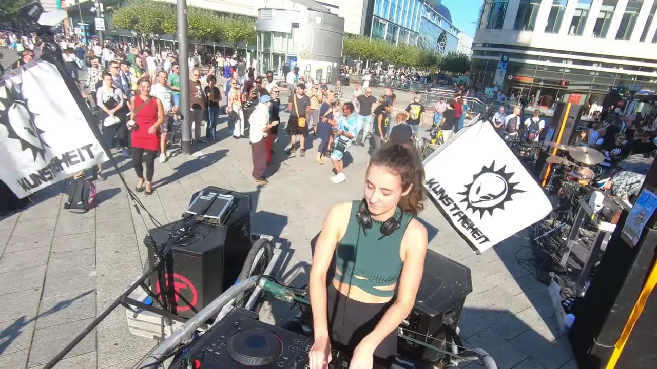 Frankfurt tanzt: Kunstfreiheit Kollektiv verwandelt die Hauptwache in einen Techno-Hotspot