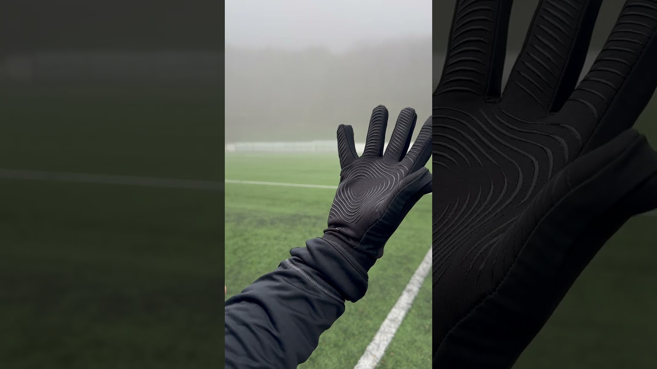 normal gloves vs player gloves #football