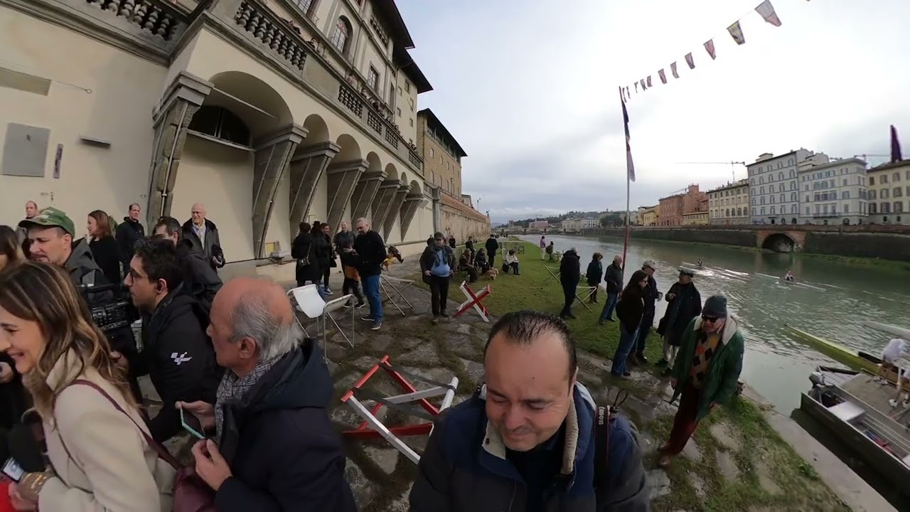 Firenze 1 Gennaio 2024 Canottieri il Presidente della regione TOSCANA Giani si tuffa in ARNO