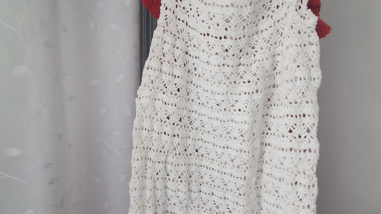 Vestido em crochê, inspirado na revista Circulo moda , c/ pala e manga japonesa.
