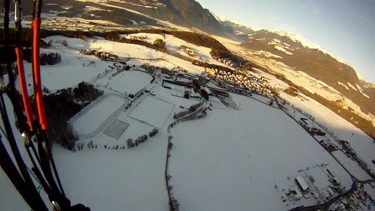 Kronplatz, Bruneck, Südtirol im Winter, Gleitschirm - Paragliding Abgleiter