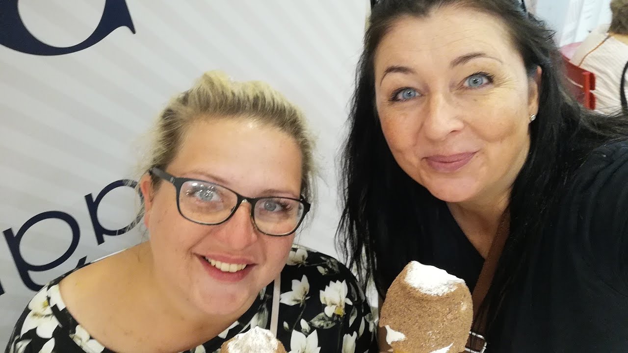 Shopper på Ro's Torv🥰Pigerne bliver glade, især for en speciel bluse🛍️🤩