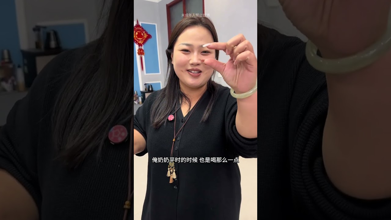 送爸爸回外地打工，装牛肉让他带走，妈妈炖排骨，奶奶围着吃饭。 十几年都没习惯的离别，谁也没多说一句话，可空气里都是对家人的牵挂和不舍。#vlog日常 #家庭日常 #父女