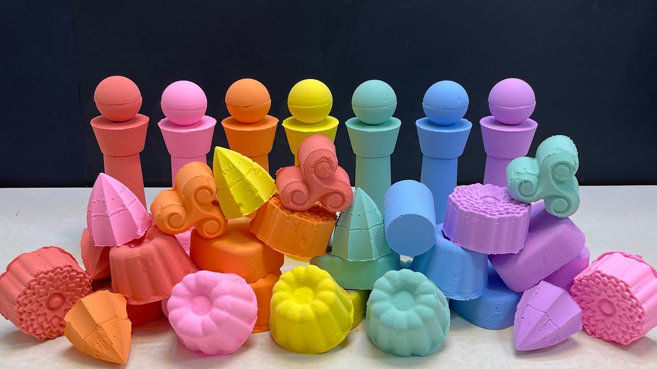 Combining rainbow colors by crushing the shapes baking soda