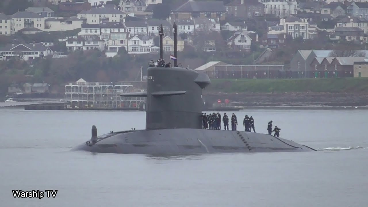 ROYAL NETHERLANDS NAVY SUBMARINE HNLMS DOLFIJN S808 DEPARTS DEVONPORT NAVAL BASE 15-12-23