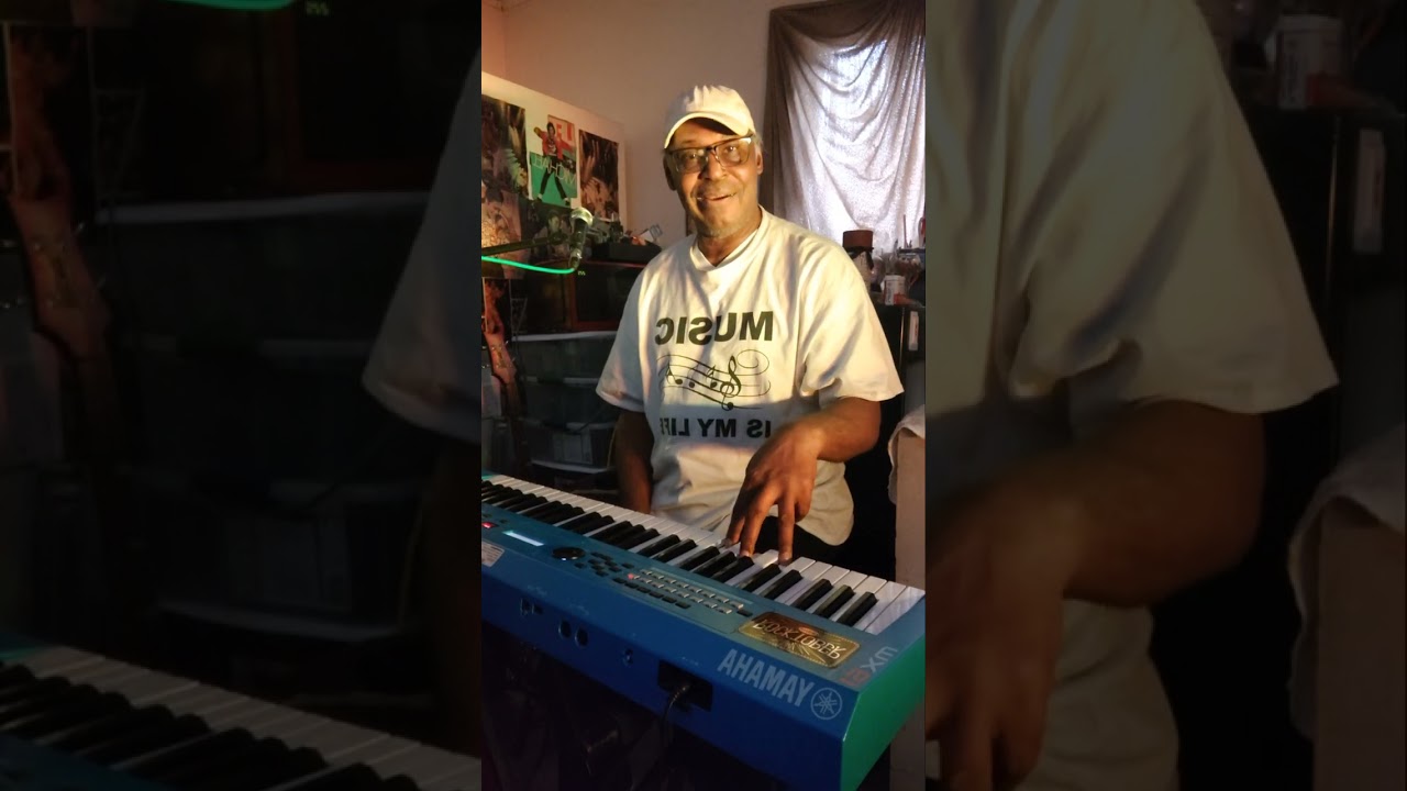 Explaining music theory through song structure.