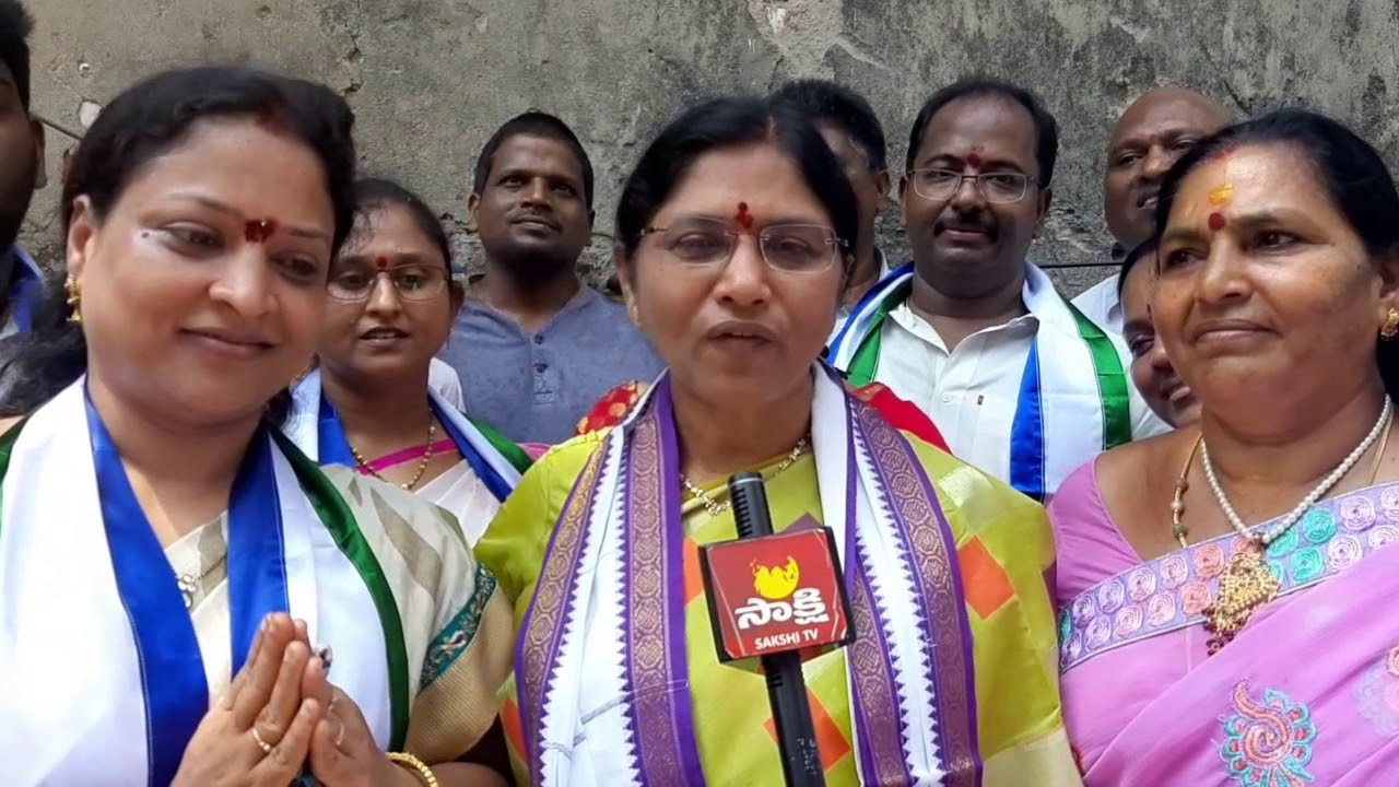 Anakapalli MP Beesetti Venkata Satyavathi participates in local body election campaign