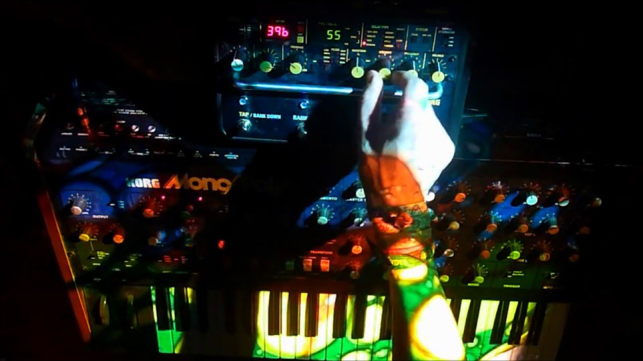 Korg SDD 3000 pedal & Korg MonoPoly part 2 : Modern / Kosmic / Reverse