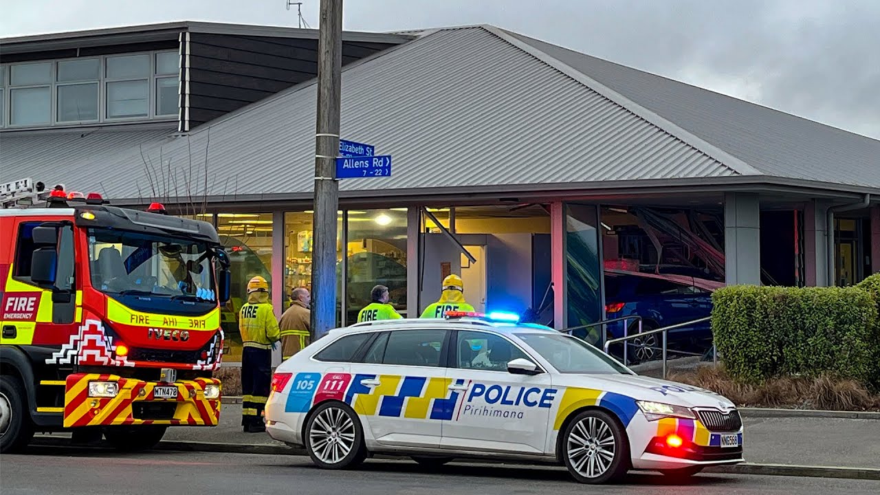 Ashburton Police, Fire & Ambulance On Scene (Car vs Building)