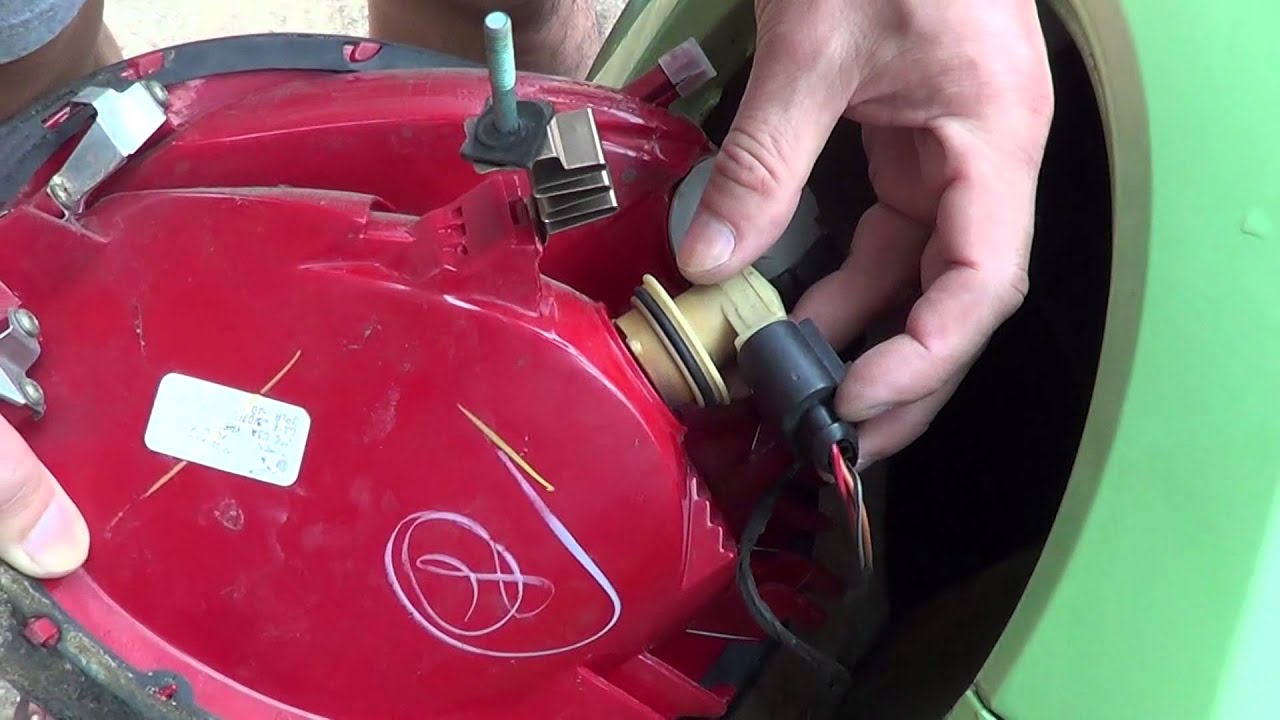 Instructions how to change the Brake Lights on a 2003 VW Beetle