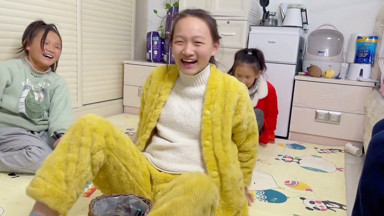 三个女儿玩投壶大挑战，投中就能实现？爸爸欠下一栋大别墅！