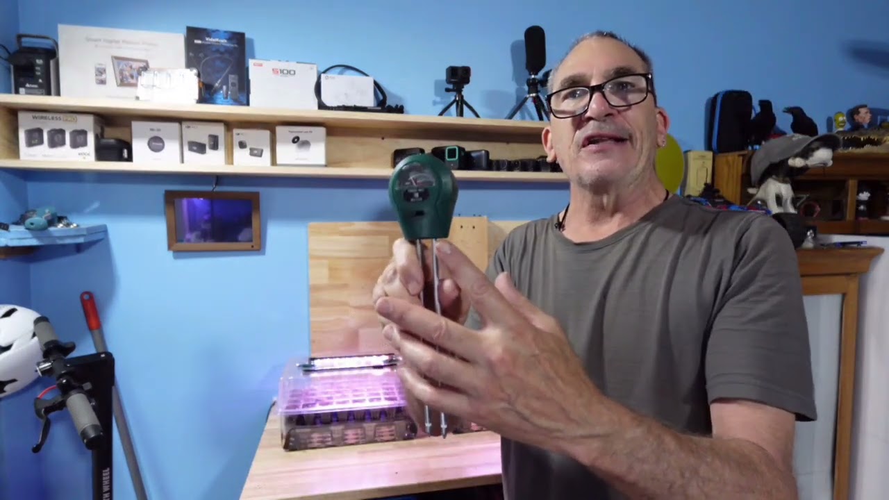 Hugbow  Self-Watering Seed Starter Tray with Grow Light, 80-Cell Plant StarterTrays Seed Starter Kit