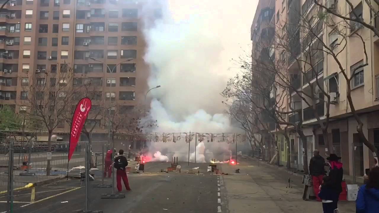 Mascletá completa 50 Aniversario Falla L'Alguer.