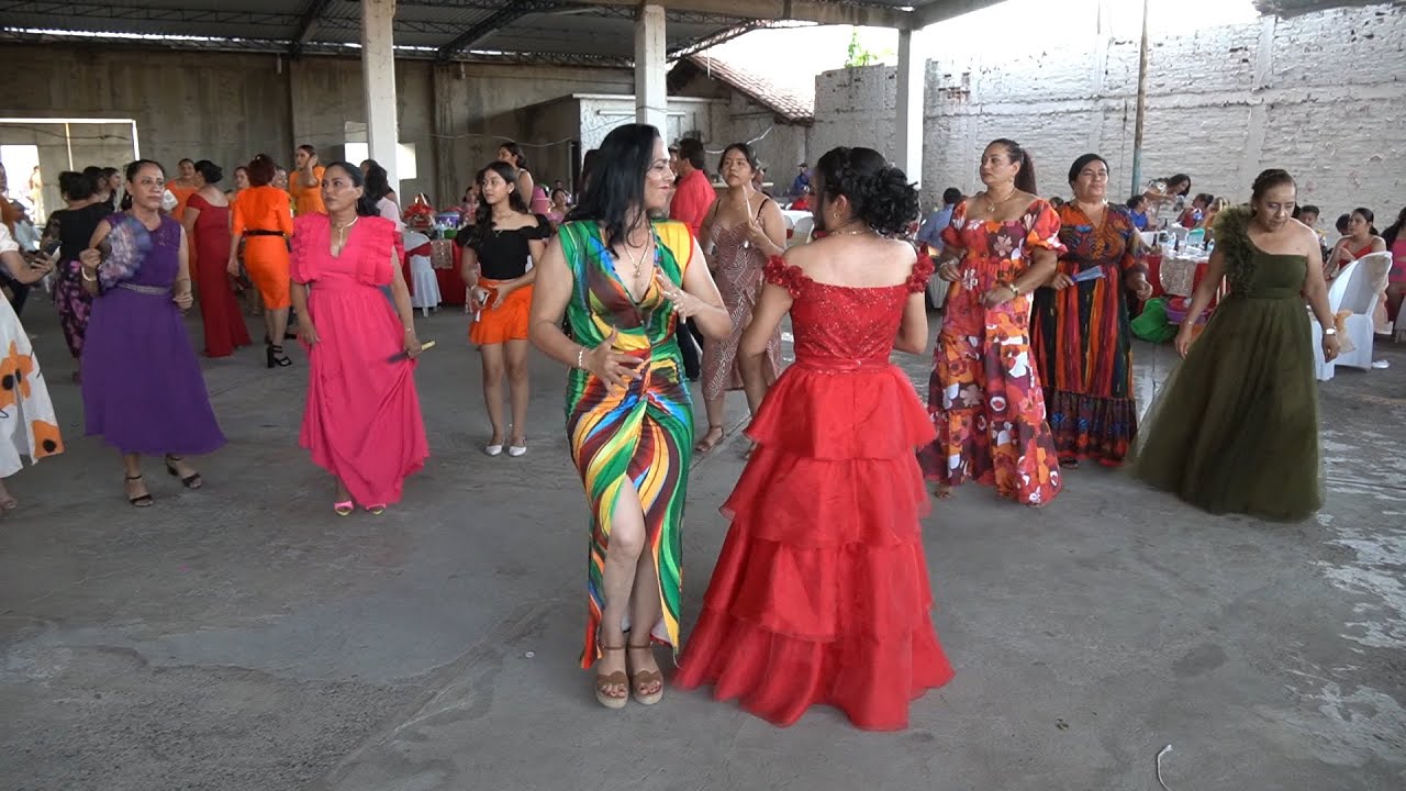PURA HERMOSURA CALENTANA EN ESTA GRAN FIESTA DE CUMPLEAÑOS #guerrero #tradiciones #baile #viral