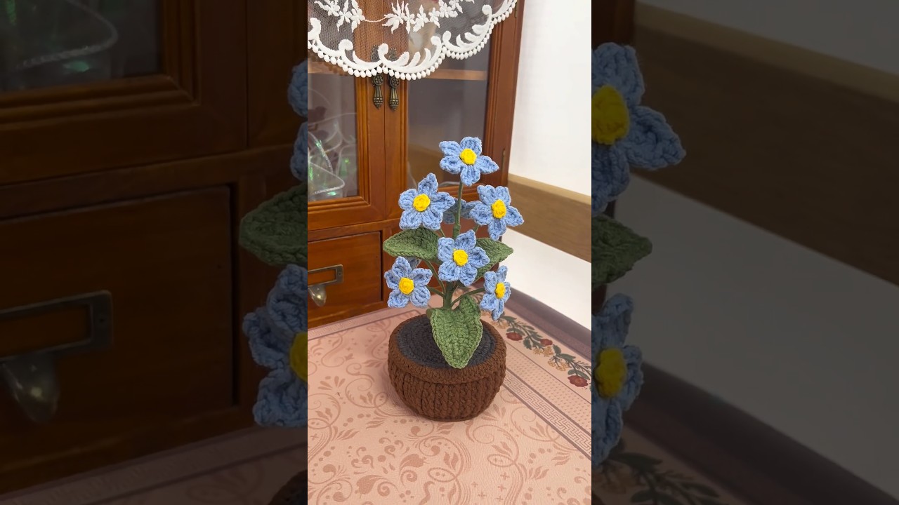 How to crochet forget me not flower pot🌷 ~part 3 #crocheteasyflower #crochetflowerpattern #crochet