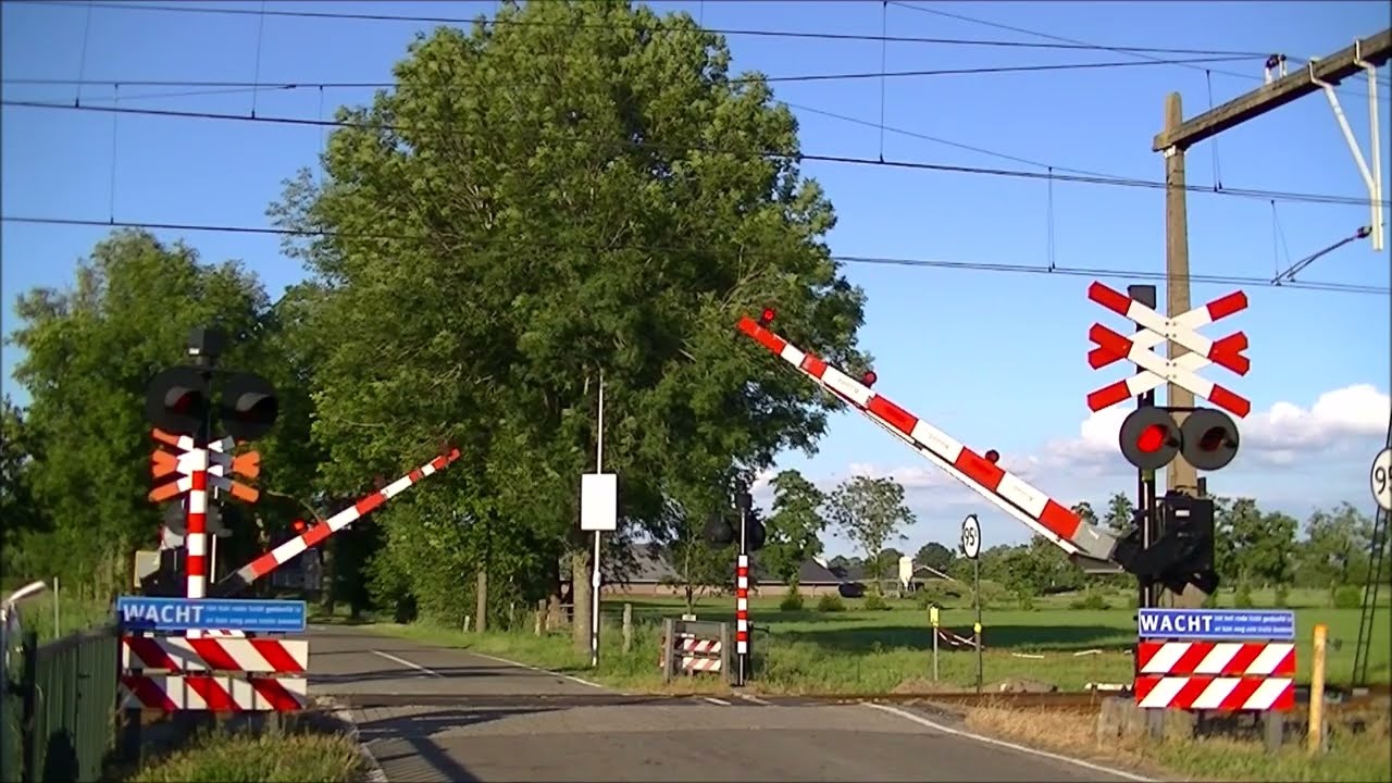 Spoorwegovergang Staphorst // Dutch railroad crossing