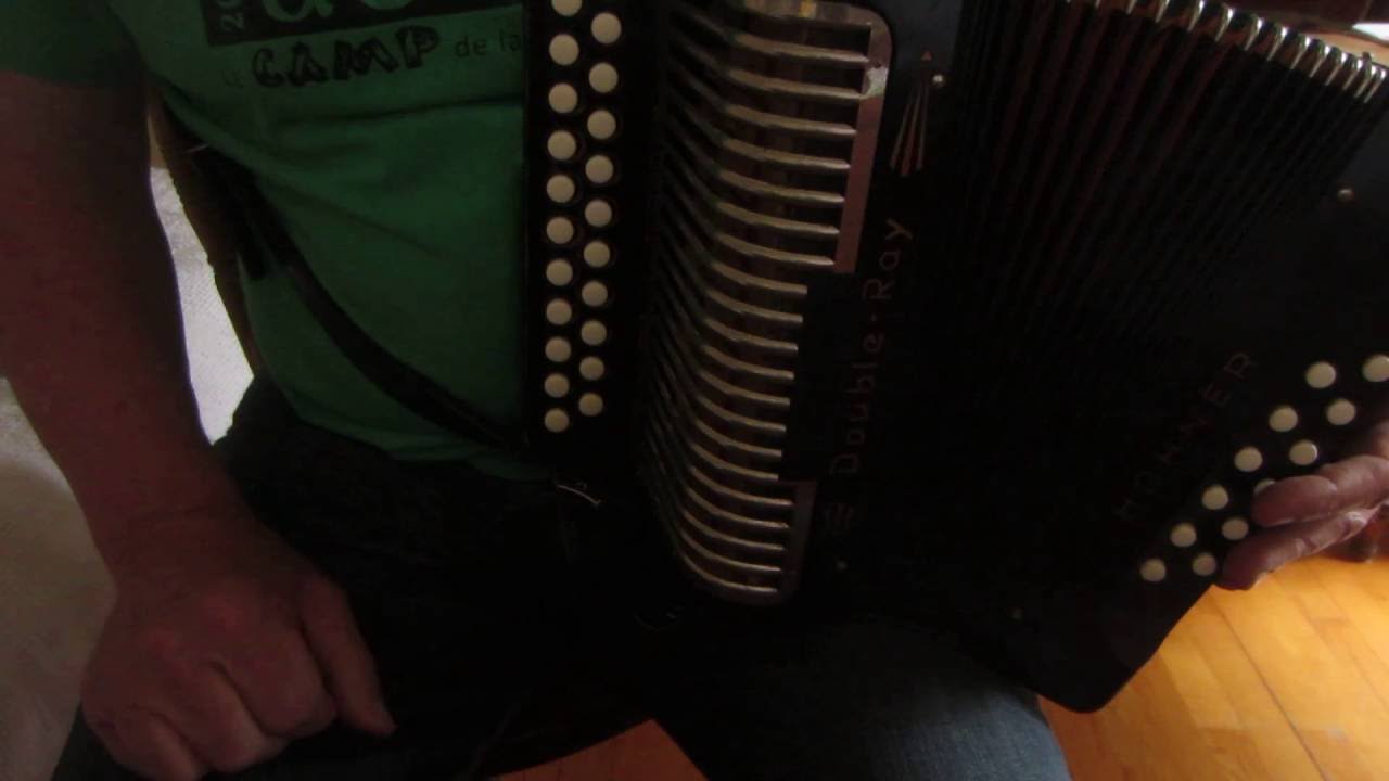 Irish button box: finger-swapping during rolls (1)