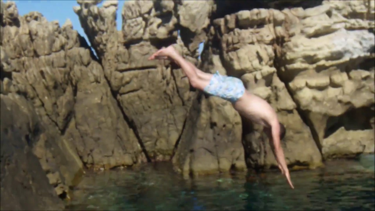 cliff jump in Haouaria