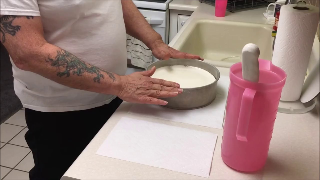 Cheesecake Uncanning and Cutting