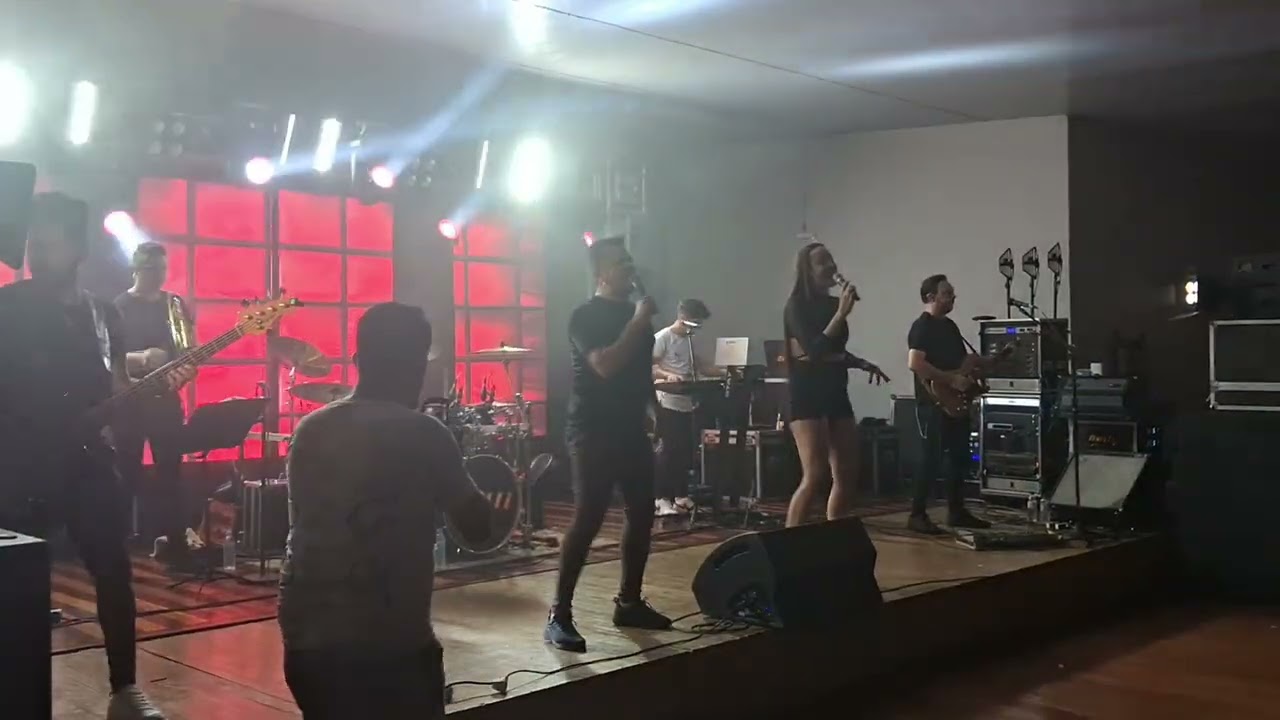 Bailão da Banda Milennium CIA Show no Clube Ervalhense em Erval Velho-SC