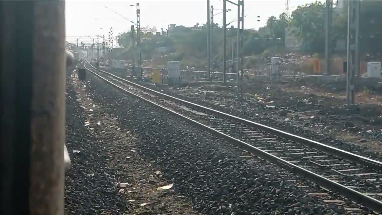 नंदीग्राम एक्सप्रेस अर्रायविंग और तपोवन एक्सप्रेस डिपार्टींग नांदेड रेल्वे स्टेशन 😱🥰 nice crossing