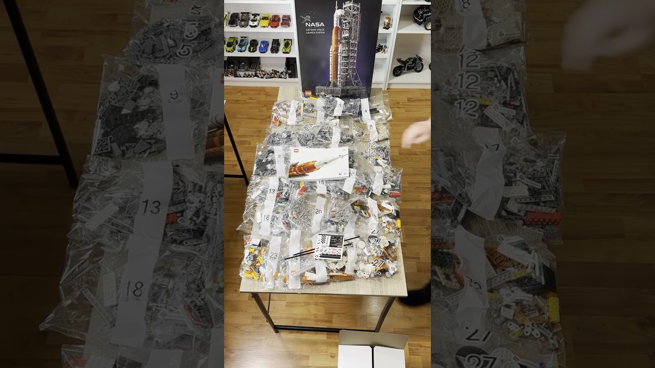 Unboxing LEGO Icons NASA Artemis Space Launch System 10341