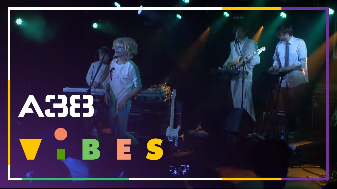 Of Montreal - It's different for girls // Live 2017 // A38 Vibes