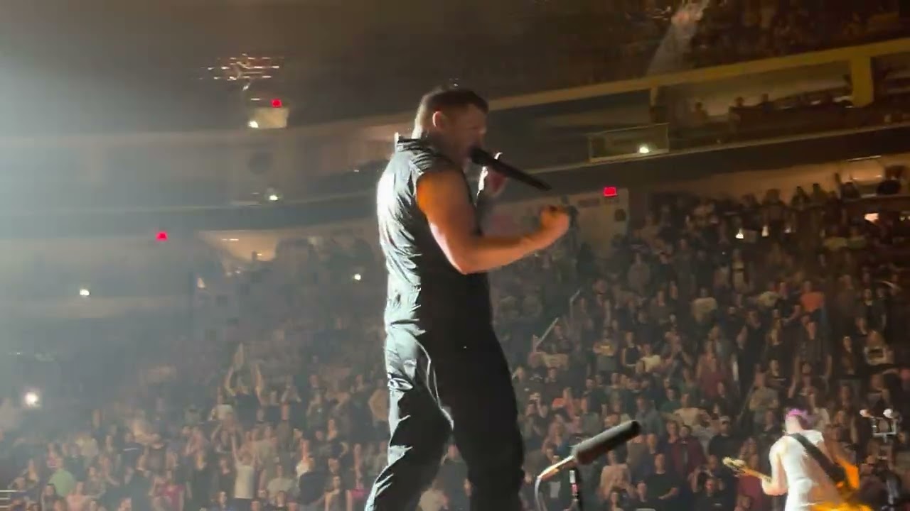 15 Shinedown - Diamond Eyes (Boom-Lay Boom-Lay Boom) Hershey 04152022