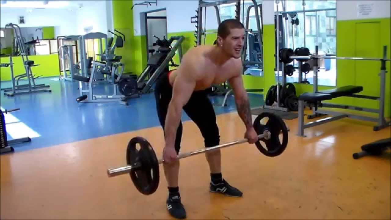 Pr&iacute;ťahy veľkej činky v predklone nadhmatom