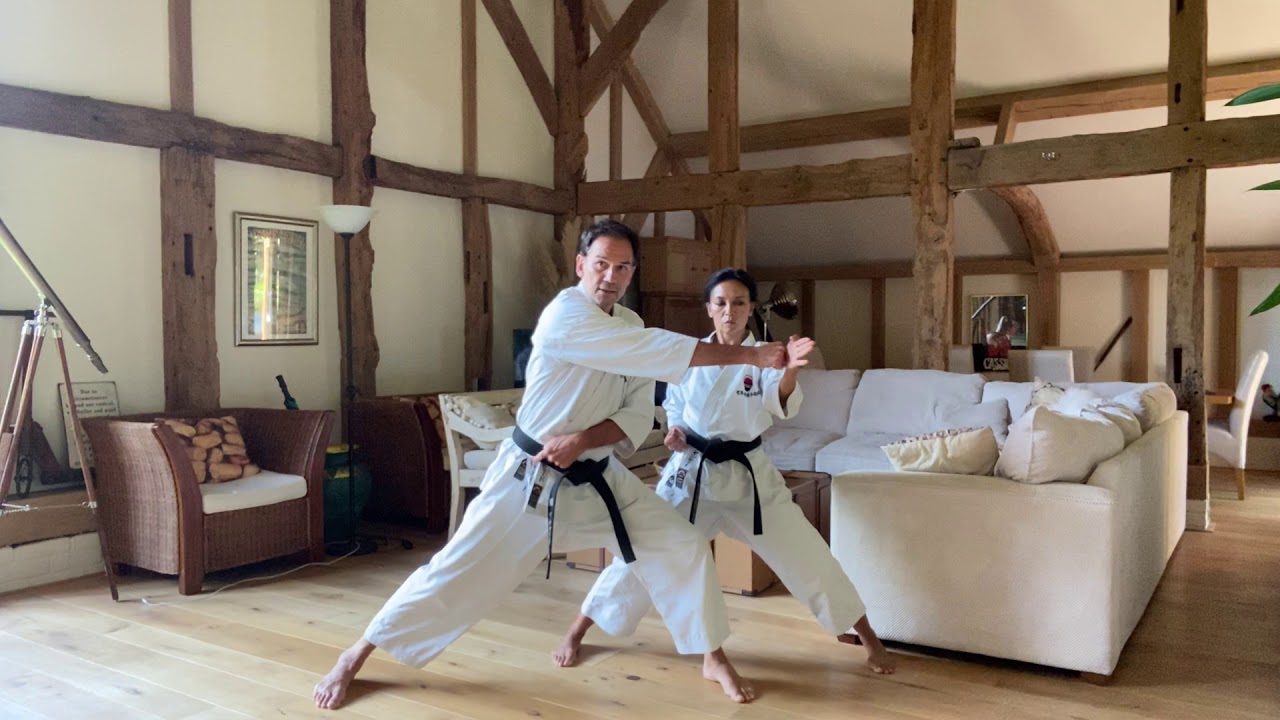 Shifting in kiba-dachi to yoko enpi-uchi