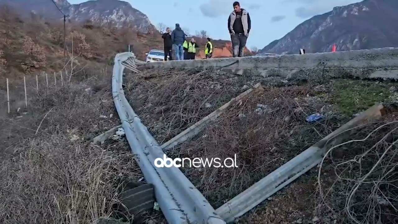 Aksident në Rrugën e Kombit/ Makina përfundon 100 metra poshtë rrugës, shpëton mrekullisht drejtuesi