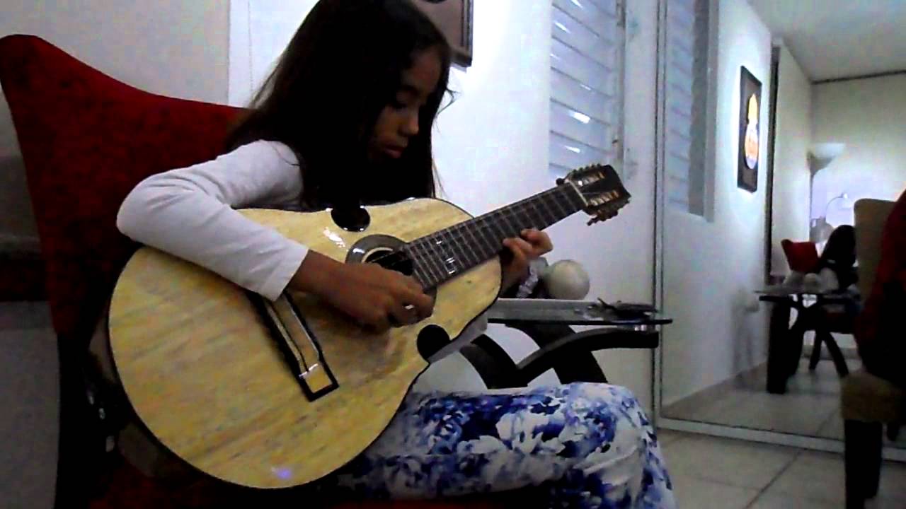 Fabiola tocando el Cuatro, Cancion Seis Celines
