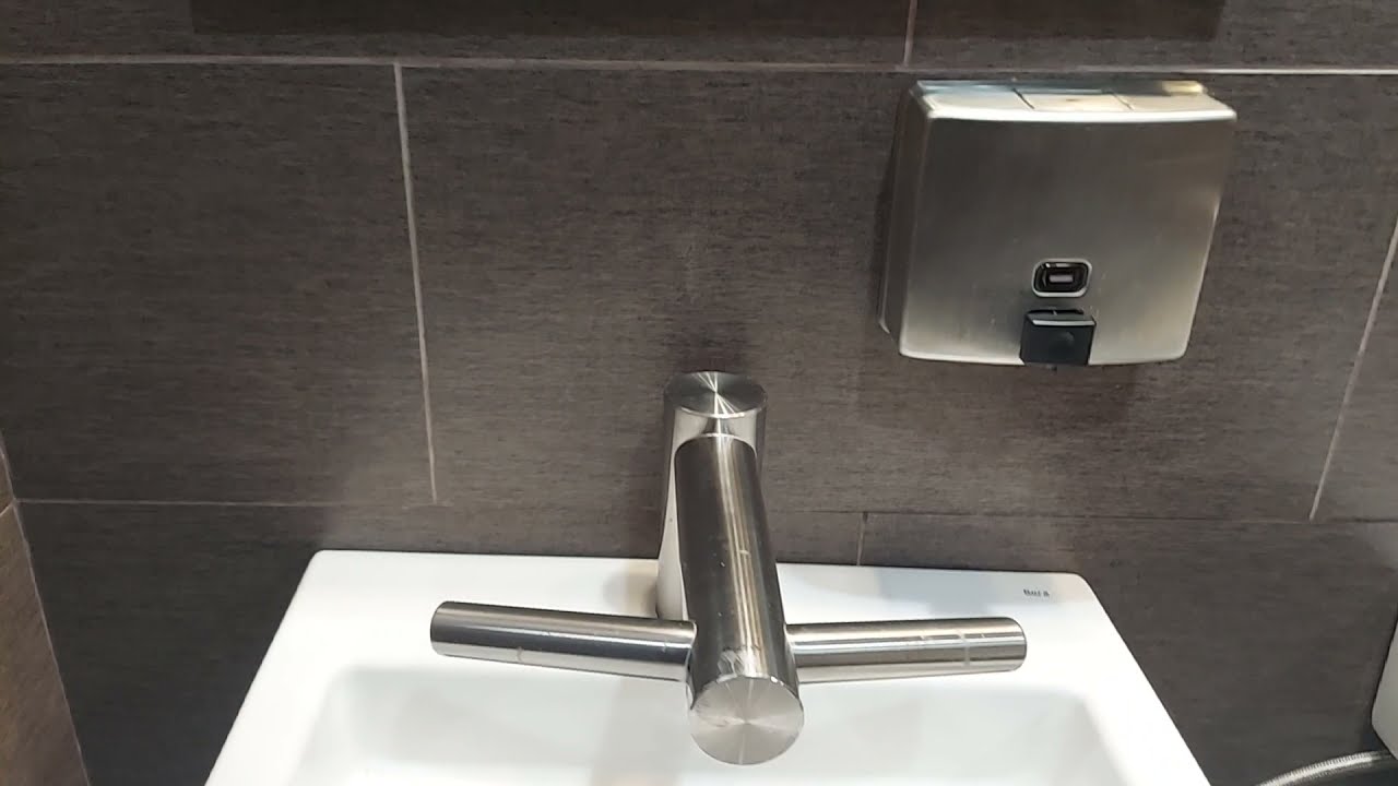 Dyson Airblade Taps | IHOP | Westbury, NY